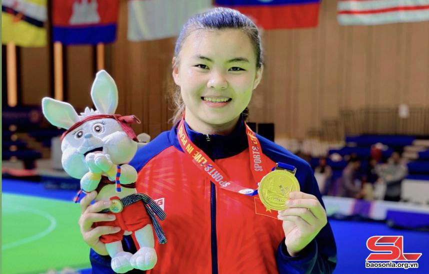 Vận động viên Quàng Thị Thu Nghĩa giành Huy
chương Vàng môn Pencak silat
tại SEA GAMES 32
